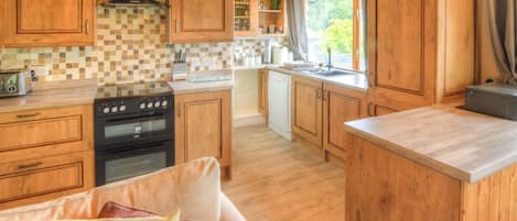 Lava-louças, cadeirão de bebê