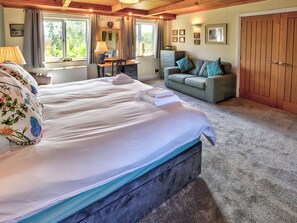 3 bedrooms, free WiFi, bed sheets