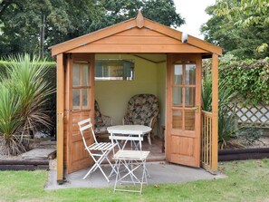 Outdoor dining - 1 bedroom accommodation in Polstead (Polstead)