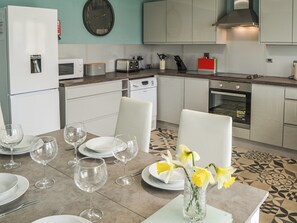 Dishwasher, highchair - 3 bedroom accommodation in Walcott, near North Walsham (Walcott, near North Walsham)