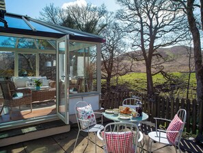 تناول الطعام بالخارج