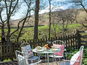 تناول الطعام بالخارج