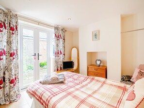 4 bedrooms, free WiFi, bed sheets