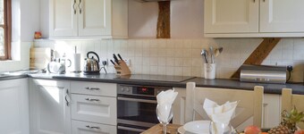 3 bedroom accommodation in Preston Wynne