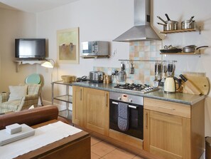 Cookware/dishes/utensils - 2 bedroom accommodation in Warkworth (Warkworth)