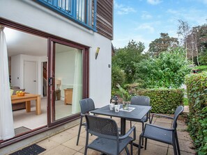 Outdoor dining - 2 bedroom accommodation in Carnon Downs, near Truro (Carnon Downs, near Truro)
