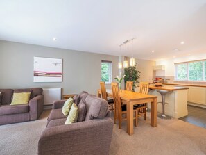Living area - 2 bedroom accommodation in Carnon Downs, near Truro (Carnon Downs, near Truro)