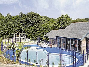 Pool - 2 bedroom accommodation in Carnon Downs, near Truro (Carnon Downs, near Truro)