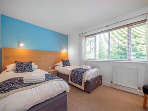 2 bedrooms, free WiFi, bed sheets - 2 bedroom accommodation in Carnon Downs, near Truro (Carnon Downs, near Truro)