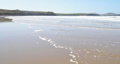 5 bedroom accommodation in Burry Port, near Llanelli
