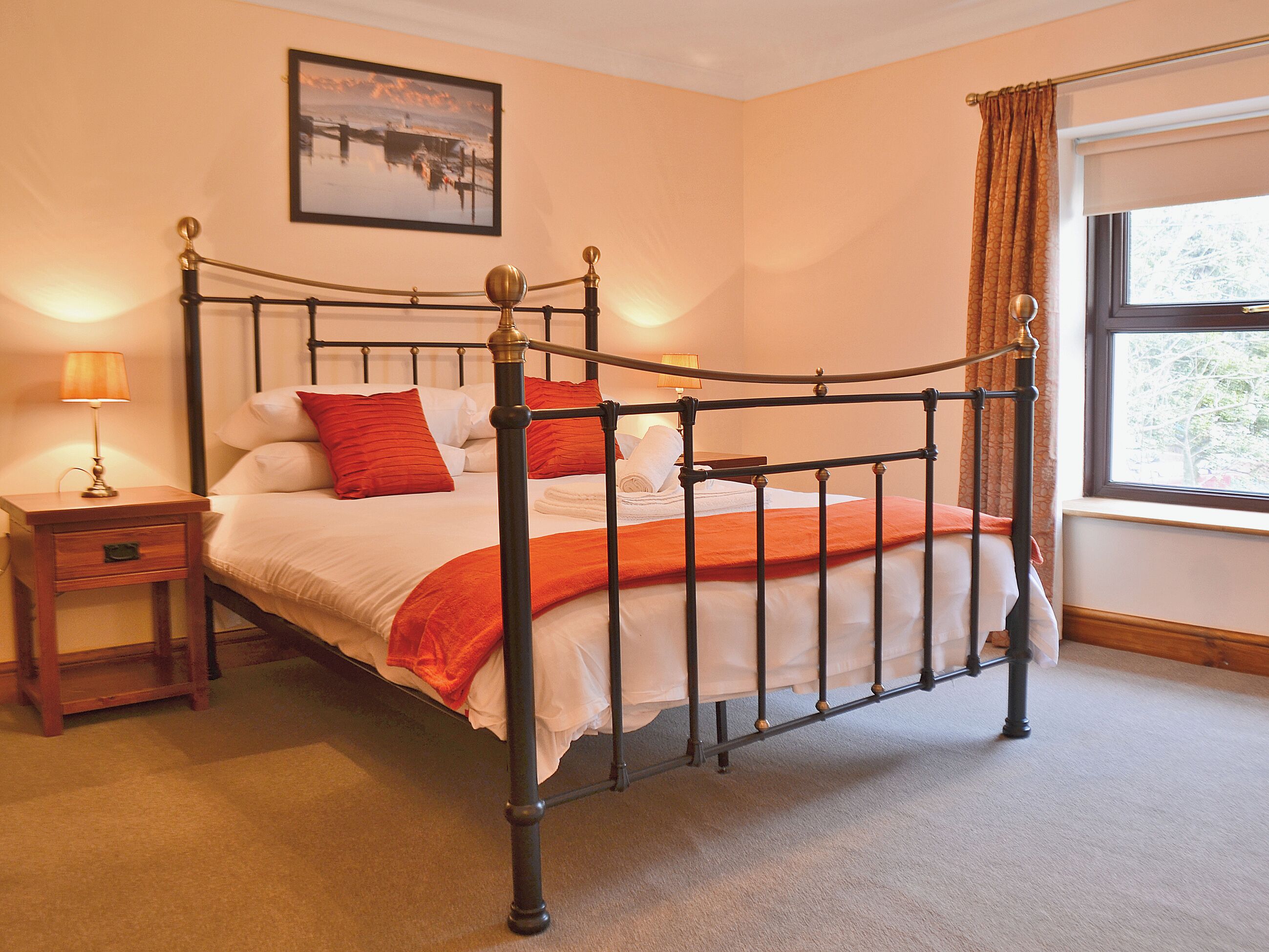 5 bedrooms, free WiFi, bed sheets