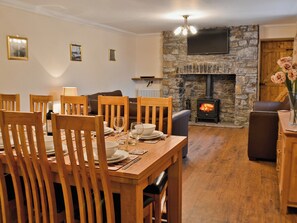 Dining - 5 bedroom accommodation in Burry Port, near Llanelli (Burry Port, near Llanelli)
