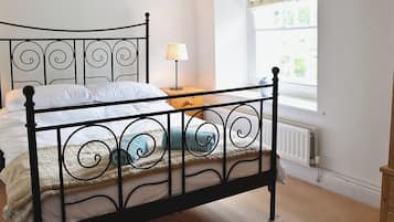 5 bedrooms, free WiFi, bed sheets