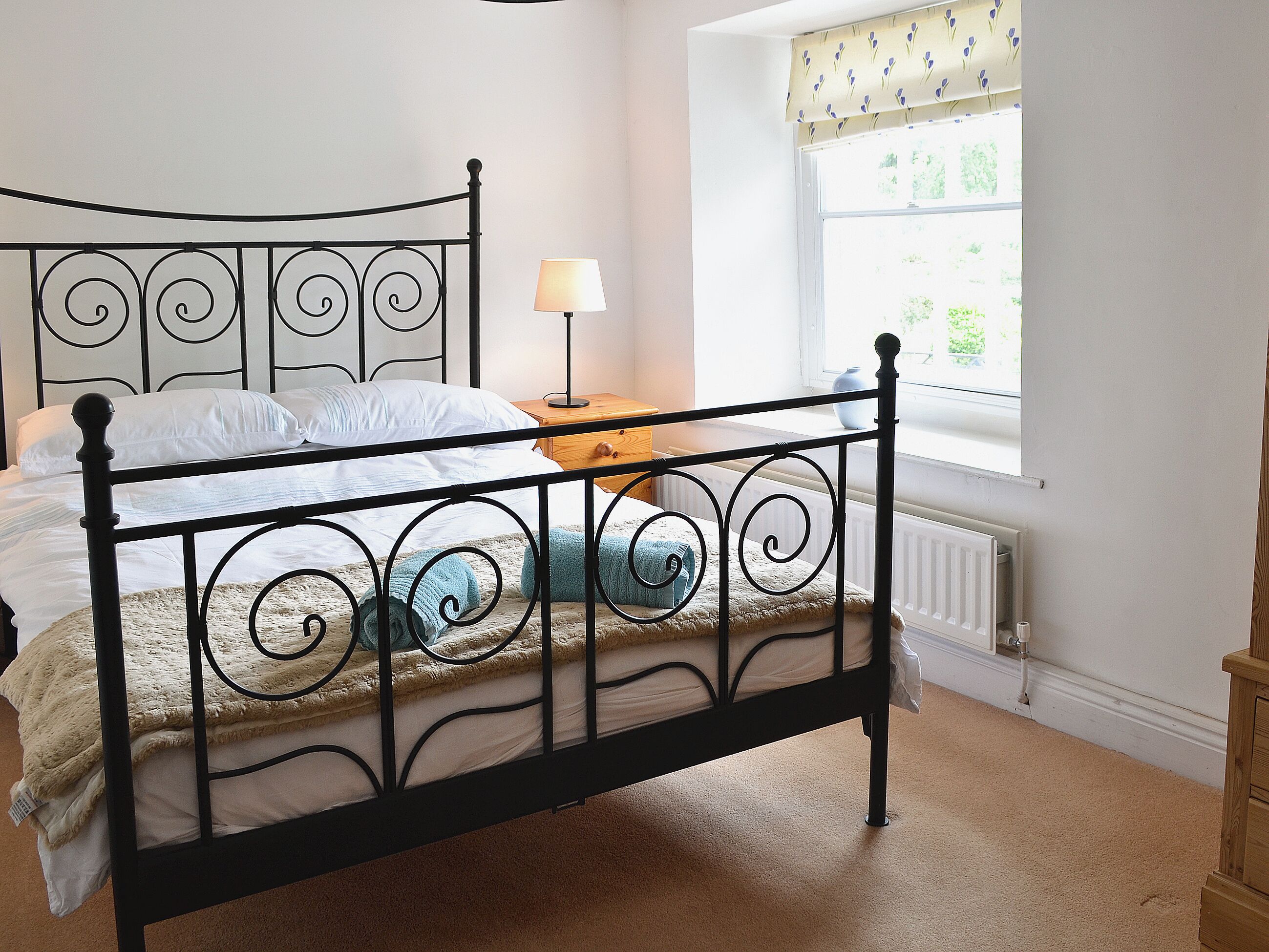 5 bedrooms, WiFi (free), bed sheets