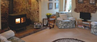 2 bedroom accommodation in Oake, near Taunton