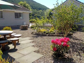 Outdoor dining - 3 bedroom accommodation in Walkerburn (Walkerburn)