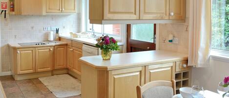 Geschirrspüler, Hochstuhl, Gefrierschrank