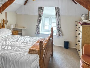 2 bedrooms, bed sheets - 2 bedroom accommodation in Trenale, Tintagel (Trenale, Tintagel)