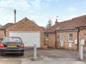 Exterior - 3 steps to entrance. (Ripon)