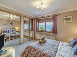 3 bedrooms, free WiFi, bed sheets - 3 bedroom accommodation in Lochearnhead (Lochearnhead)