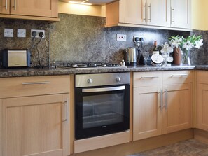 Cookware/dishes/utensils - 2 bedroom accommodation in Keswick (Keswick)