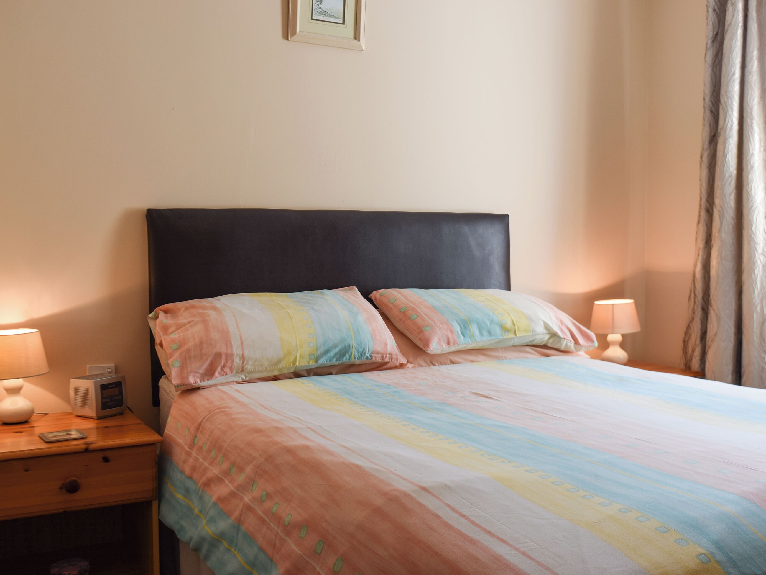 2 bedrooms, internet (free), bed sheets