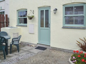 Outdoor dining - 2 bedroom accommodation in Newquay (Newquay)