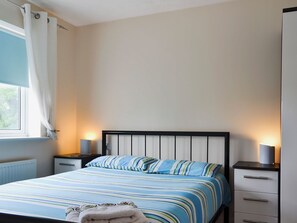 3 bedrooms, free WiFi, bed sheets - 3 bedroom accommodation in East Cowes (East Cowes)