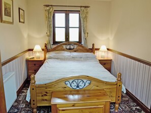1 bedroom, bed sheets