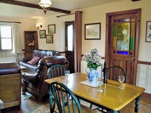 Dining - 1 bedroom accommodation in Evershot (Evershot)