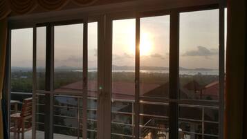 Seaview Deluxe with Jacuzzi | Beach/ocean view