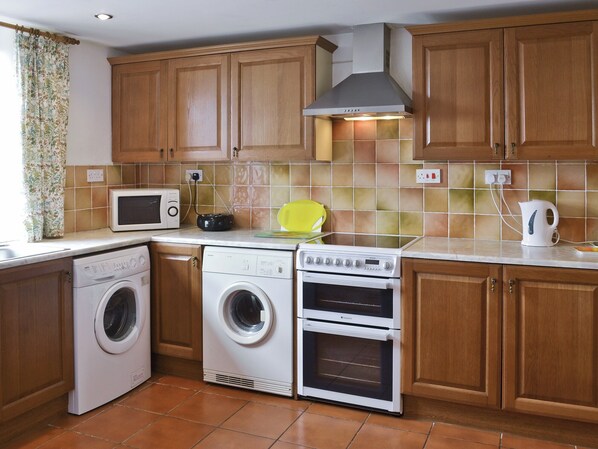 Dishwasher, cookware/dishes/utensils, freezer