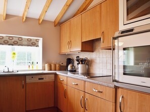 Lavavajillas, periquera y congelador 