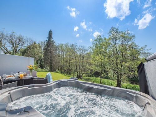 2 bedroom accommodation in Llandeilo