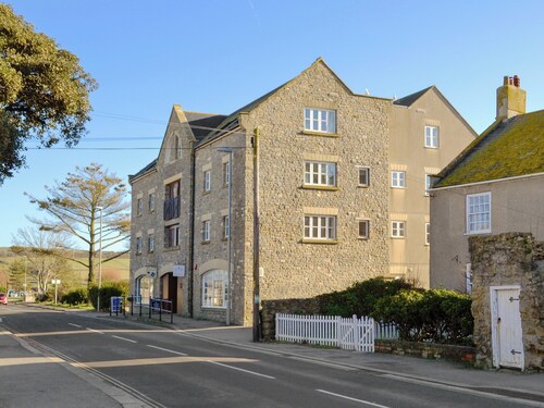 2 bedroom accommodation in Bridport