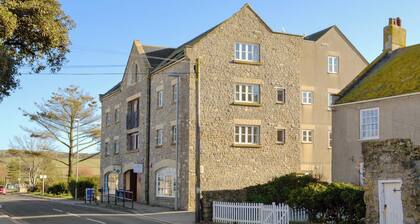 2 bedroom accommodation in Bridport
