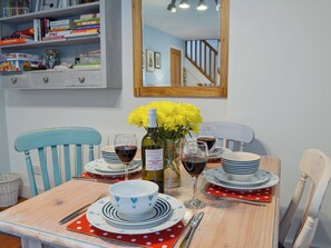 Dining - 2 bedroom accommodation in Playden, near Rye (Playden, near Rye)