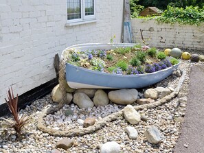 Property grounds - 2 bedroom accommodation in Playden, near Rye (Playden, near Rye)