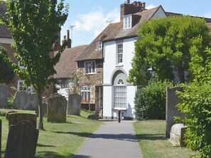 Property grounds - 2 bedroom accommodation in Playden, near Rye (Playden, near Rye)