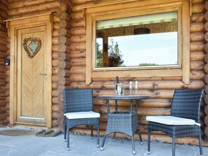 Outdoor dining - 1 bedroom accommodation in Newsham, near Richmond (Newsham, near Richmond)