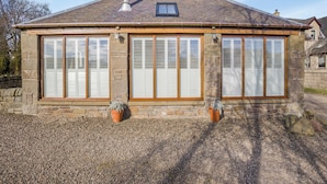 Unclassified image, 2 of 27, button - 2 bedroom accommodation in Tealing, near Dundee (Tealing, near Dundee)