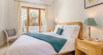 2 bedroom accommodation in Tealing, near Dundee