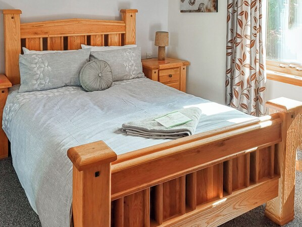 3 bedrooms, free WiFi, bed sheets - 3 bedroom accommodation in Strachan, near Banchory (Strachan, near Banchory)