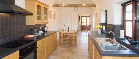 Astianpesukone, syöttötuoli