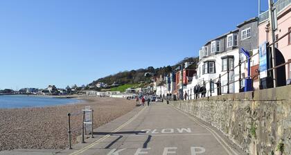2 bedroom accommodation in Wootton Fitzpaine, near Charmouth
