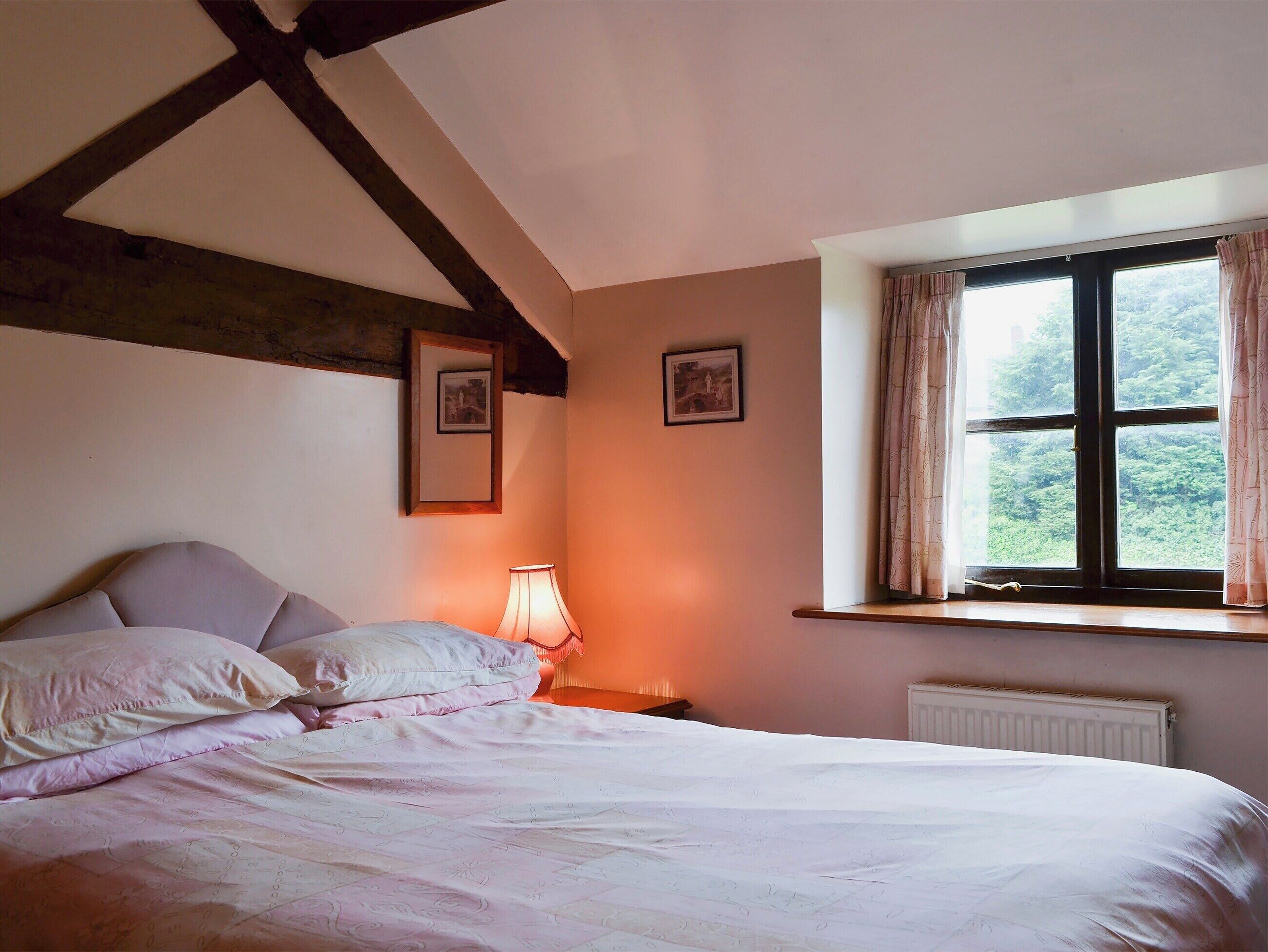 8 bedrooms, free WiFi, bed sheets