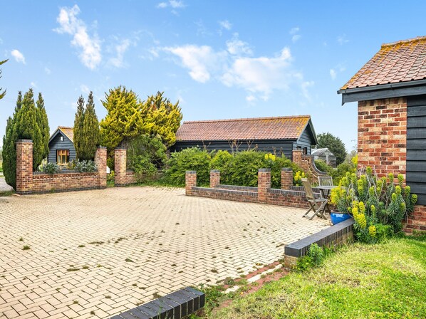 Terrace/patio - 1 bedroom accommodation in St Osyth (St Osyth)