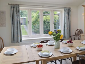 Dining - 4 bedroom accommodation in Cheddar (Cheddar)