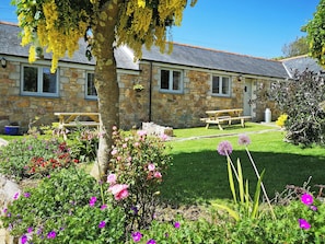 Property grounds - 3 bedroom accommodation in Mawla, near Porthtowan (Mawla, near Porthtowan)