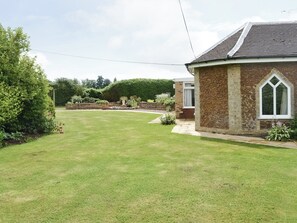 Property grounds - Gamekeeper's Cottage (North Runcton, Kings Lynn)